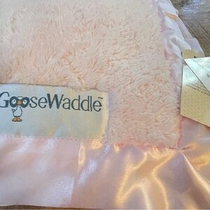 GooseWaddle Luxury Pink  Baby Blanket. NWT